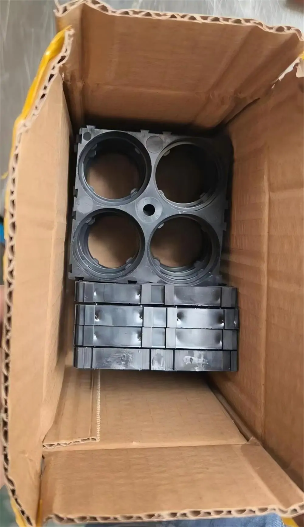 Battery Cell Holders for 32135 & 33140 Cells 